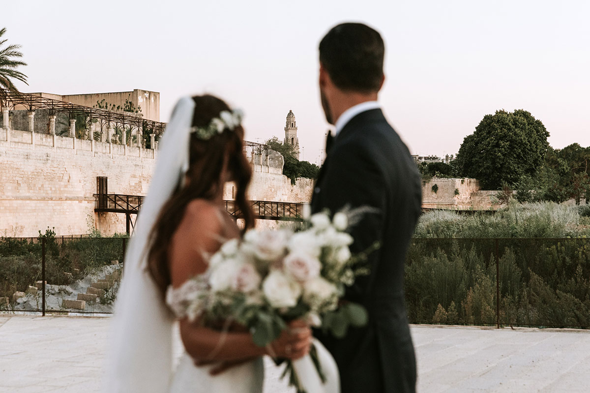 sposi-mura-lecce-matrimonio-chiostro-dei-domenicani